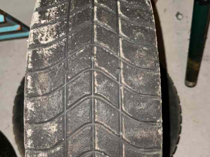 Pneus pirelli et Michelin 16 pouces 1