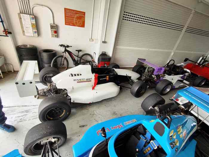 Se Vende FORMULA RENAULT 2.0 4