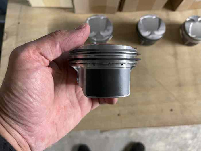 Jeu de pistons neufs équipés moteur Peugeot EP6FDTR 1.6 THP 308 GTI/RCZ 1