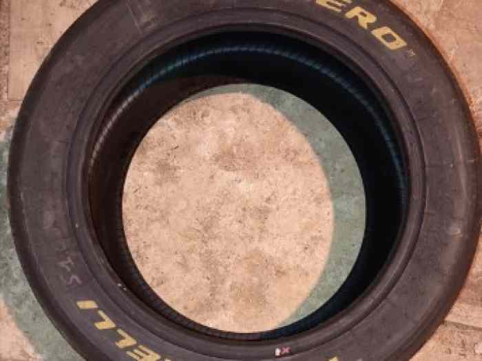 Pneus slick PIRELLI 305 680 18