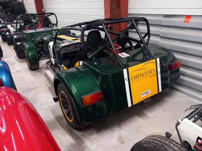 CATERHAM R400 AVEC PASSEPORT SALOON CAR 1