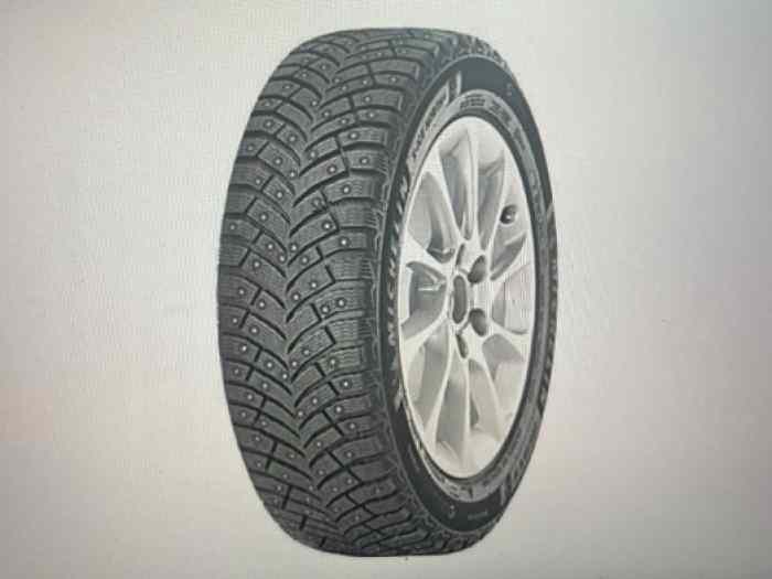 4 Pneus Michelin cloutés Neuf 225/55R1...