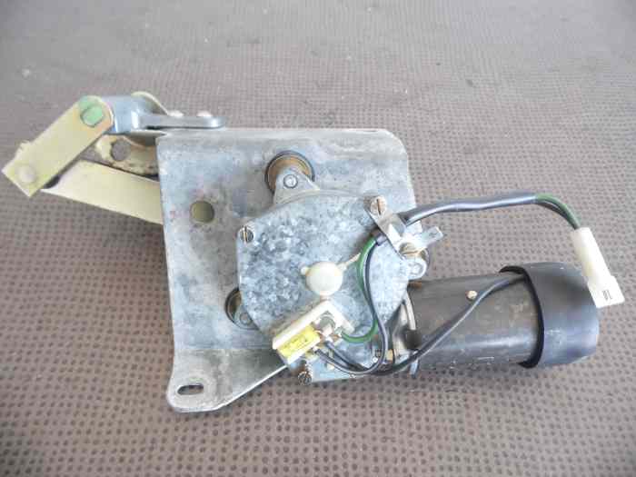 MOTEUR ESSUIE-GLACE ARRIERE 92862840302 PORSCHE 928 3