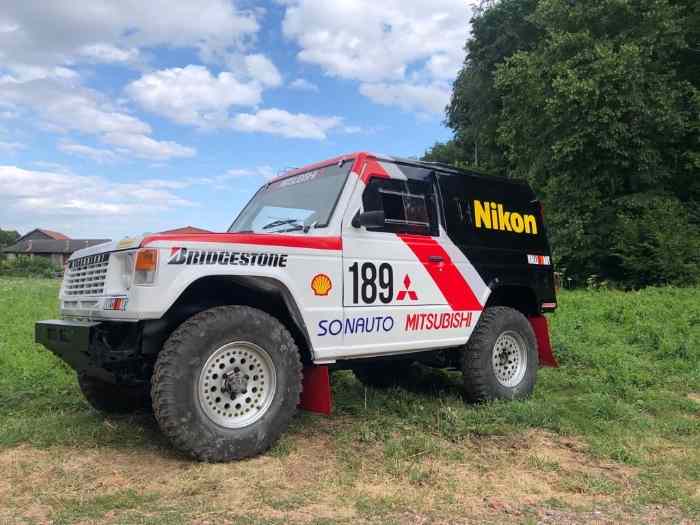 Pajero 85 polyester dernier DAKAR en 88