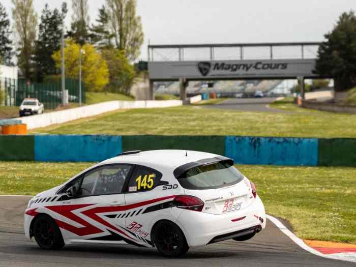 1 Volant Disponible à NOGARO 208 RELAIS 1