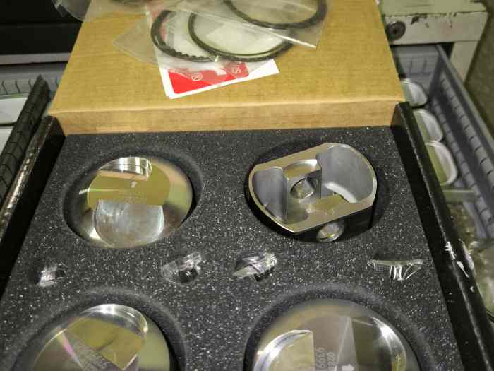 4 pistons Wossner K9399D020 pour moteu...