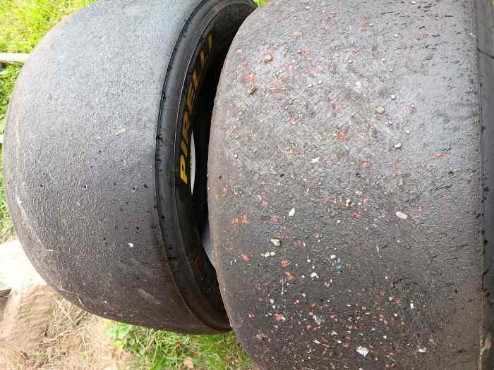 Pneus slick Pirelli 305 660 18 1