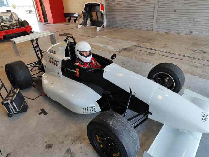 Se Vende FORMULA RENAULT 2.0 0