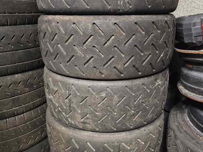 Pneus Michelin en 15 ancien