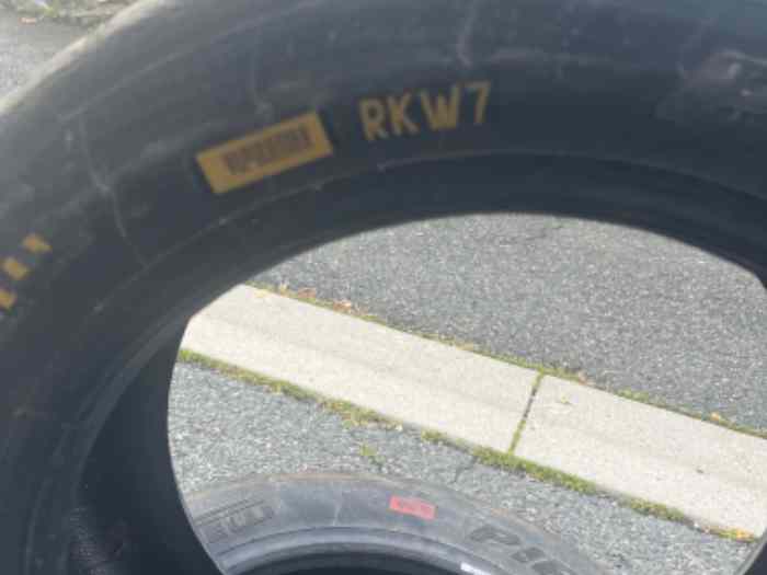 Lot de 9 pneus Pirelli 15 pouce 3