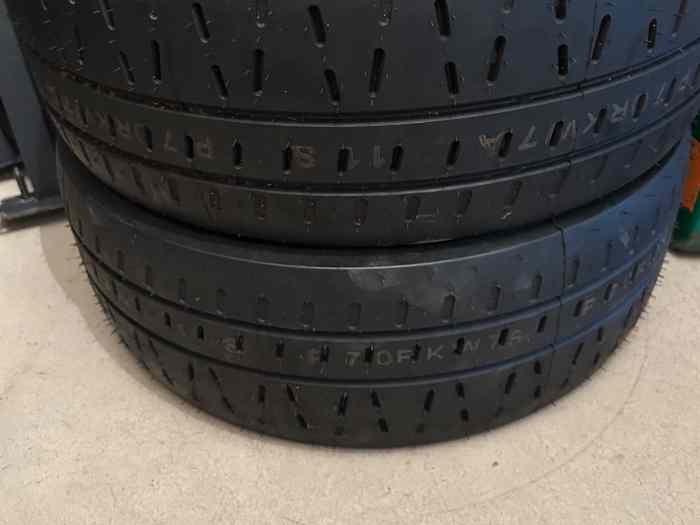 Urgent brade Pneus neufs pirelli 17 po...