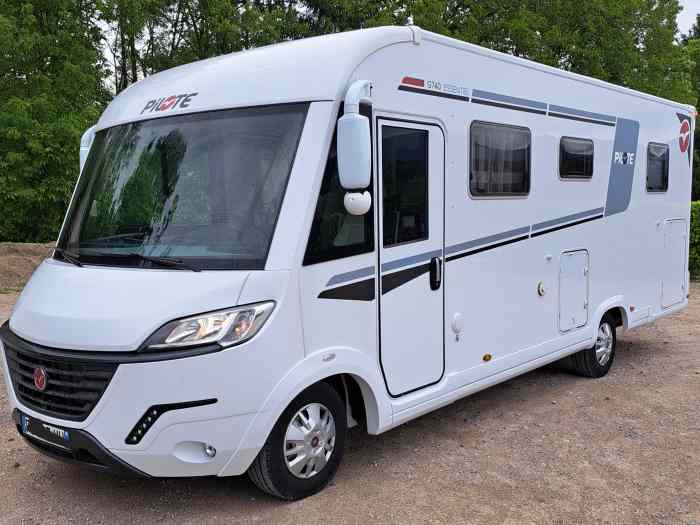 Camping car PILOTE G740