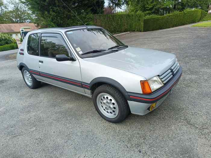 PEUGEOT 205 GTI