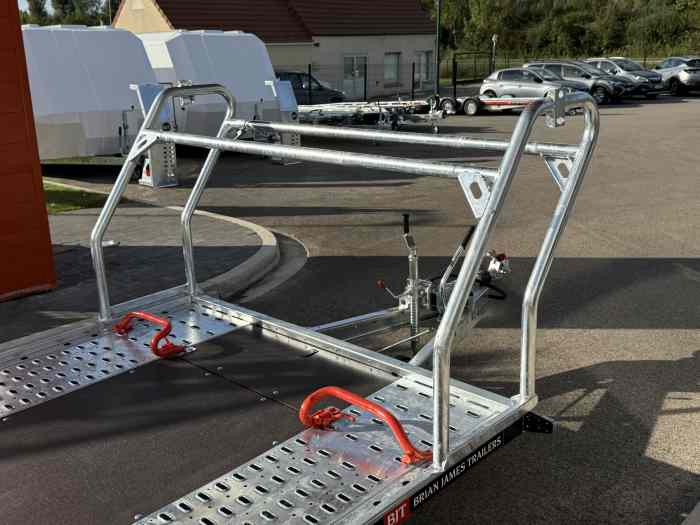 REMORQUE PORTE VOITURE BRIAN JAMES A-TRANSPORTER A4 5.0m X 2.0m 3000 kg / PLATEAU PORTE AUTO / NEUVE / EN STOCK / RACK A ROUE DE COMPETITION / JANTES ALU / 7930 HT 3