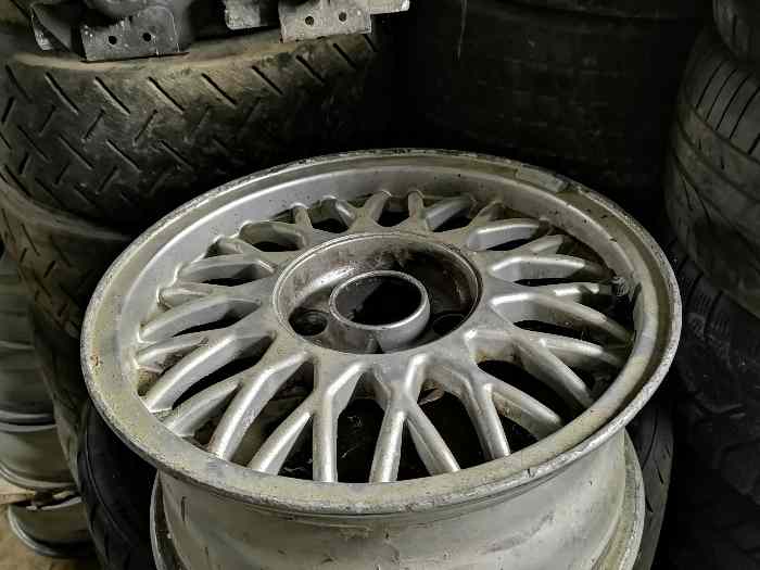 Diverses jantes FORD 4x108 pour sierra et ESCORT COSWORTH 5