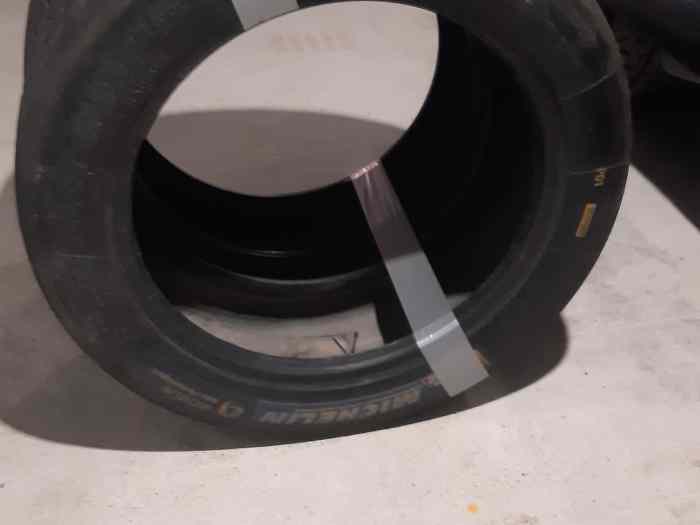 2 pneus Michelin P01 19-60-16 2