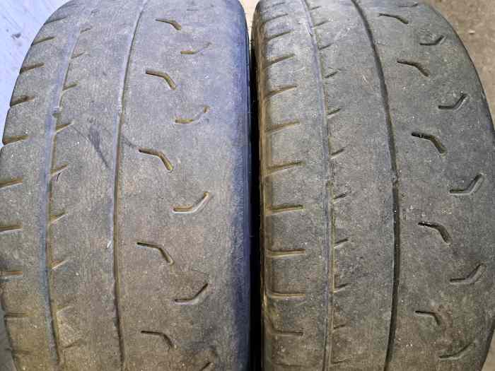 Vends pneus kumho tm02