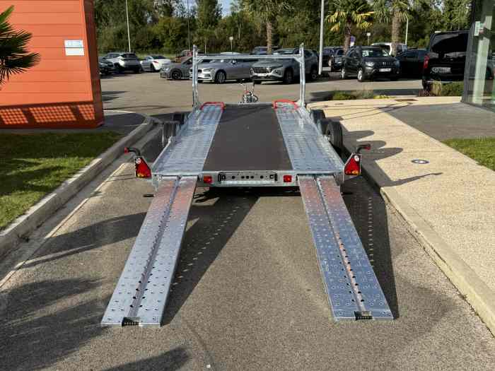 REMORQUE PORTE VOITURE BRIAN JAMES A-TRANSPORTER A4 5.0m X 2.0m 3000 kg / PLATEAU PORTE AUTO / NEUVE / EN STOCK / RACK A ROUE DE COMPETITION / JANTES ALU / 7930 HT 1