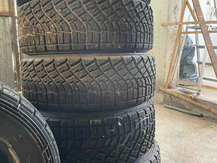 Pneus terre KUMHO R800 1