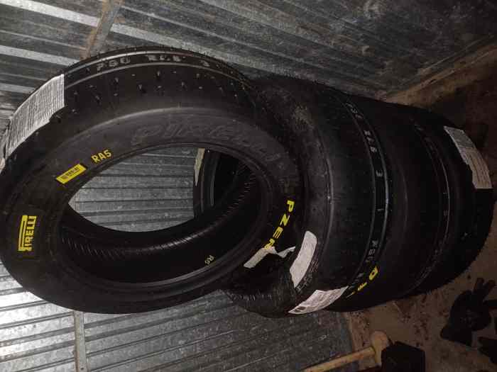 Pneus pirelli RA5 neuf 195/50/16 1