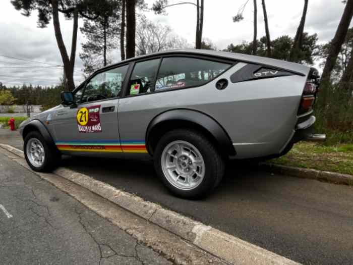 ALFA ROMÉO GTV 2l TURBODELTA Réplica 4