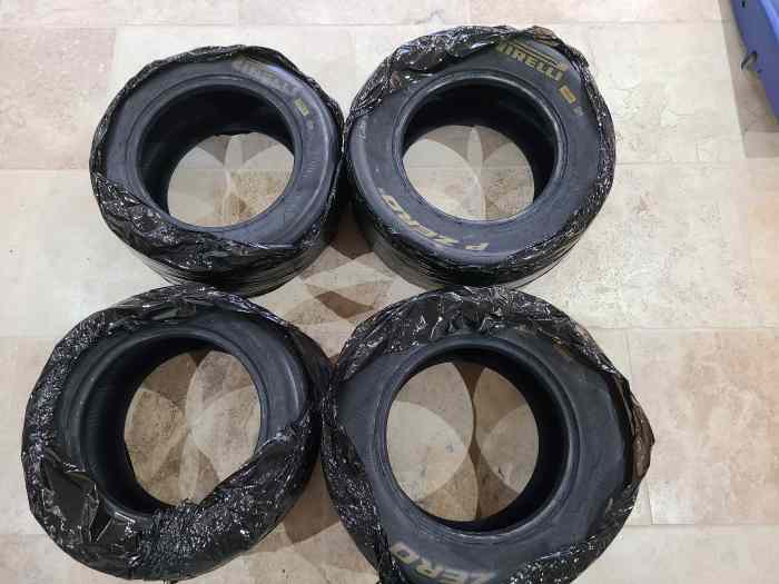 4 Pneus slicks Pirelli excellent état ...