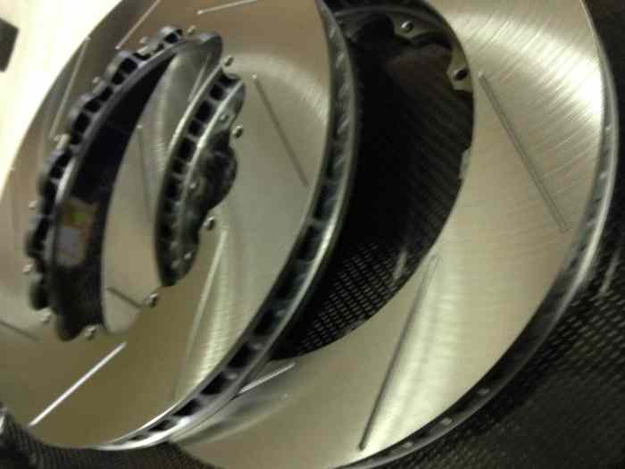 Disques de frein 323mm pour Clio GrA