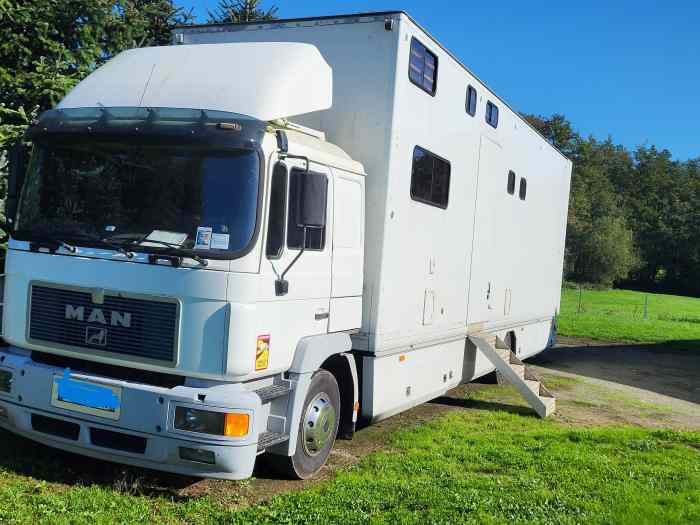 CAMION PL PORTEUR ATELIER ET AMENAGE M...