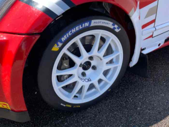 Pneu Michelin et Pirelli 17