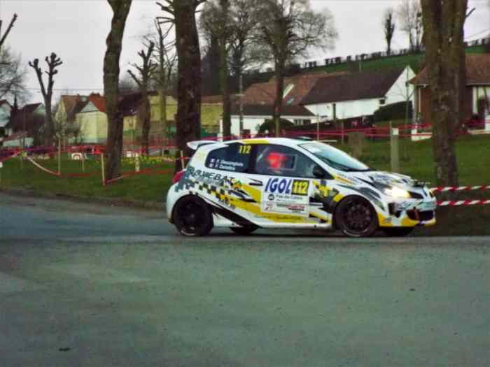 Clio 3 rs f2000 1