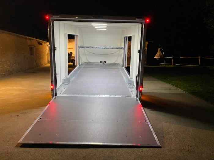 Remorque porte voiture fermée AutoSportTrailer AST-3 1