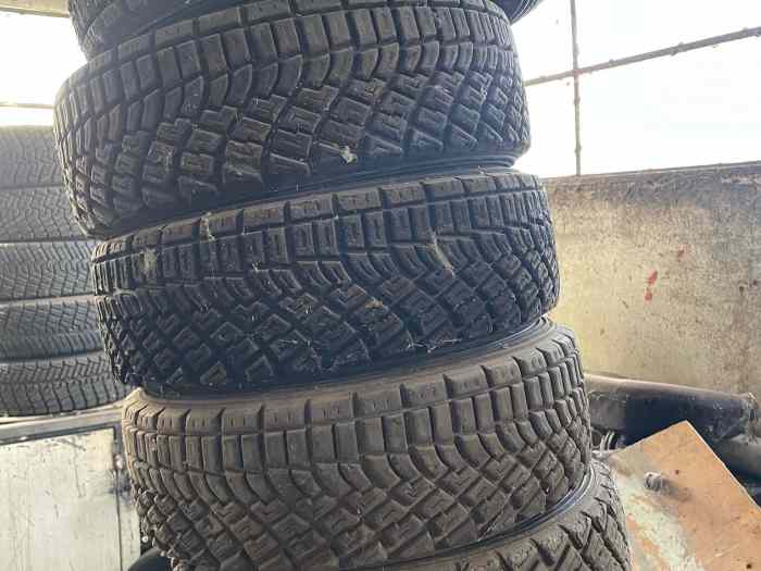 Pneus terre KUMHO R800 1