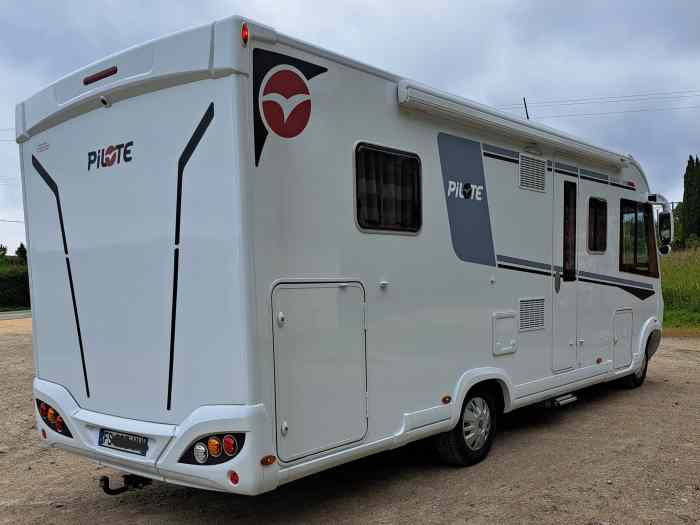 Camping car PILOTE G740 1