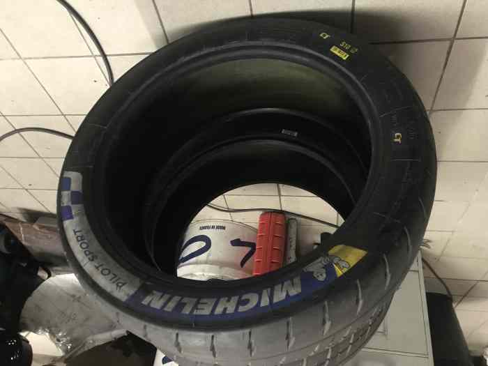 Pneus Michelin S10 20/65/18 7km d 1