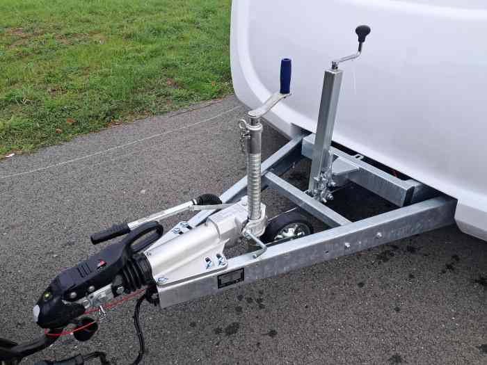 Remorque porte voiture fermée AutoSportTrailer AST-3 5