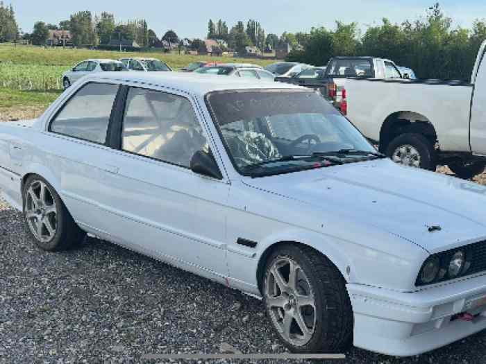 BMW 325i vhc e30 a finir