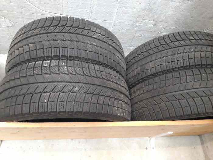 Pneu neige michelin X-ice xi3 215/45r1...