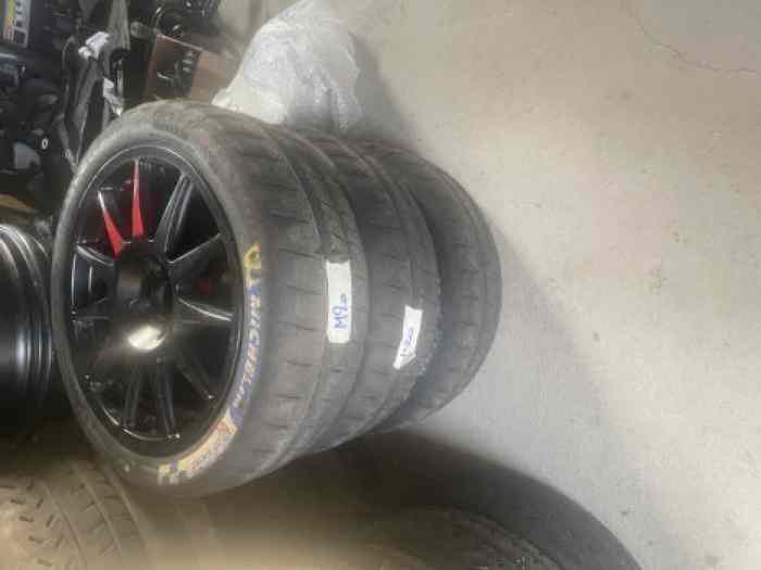 VEND PNEUS MICHELIN / MRF en 17