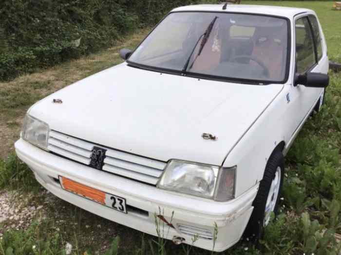 Cherche caisse 205 rallye 1