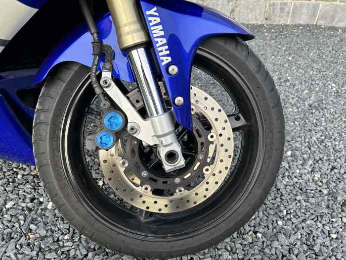 Moto Yamaha YZF R1 parfait état comme neuve ( d