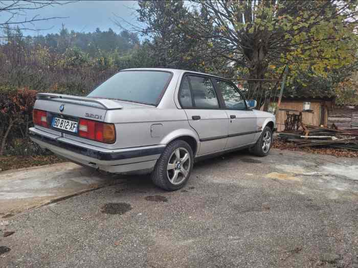 Caisse arceautè bmw 320i avec tous ces elements origine 1