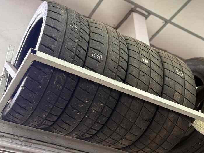 Pneus Michelin S10 et H30 / 18 pouces