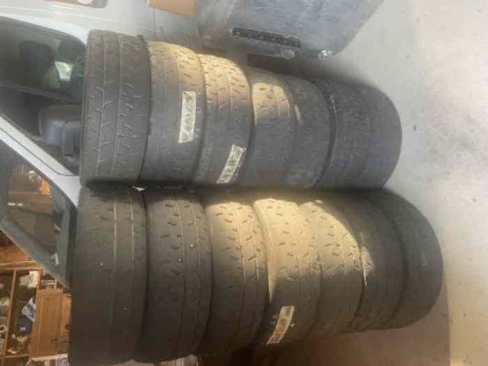 VEND PNEUS MICHELIN / MRF en 17 2