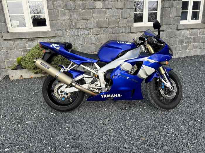 Moto Yamaha YZF R1 parfait état comme ...