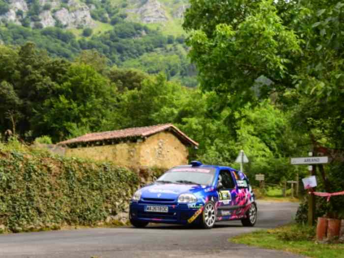 Renault clio f2000 4