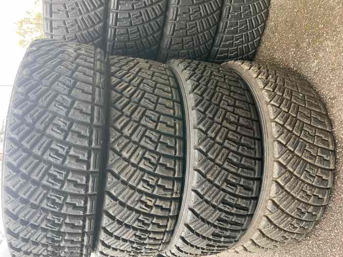 pneu terre 195/65R15 : 4 TZR90 et 4 TZ...