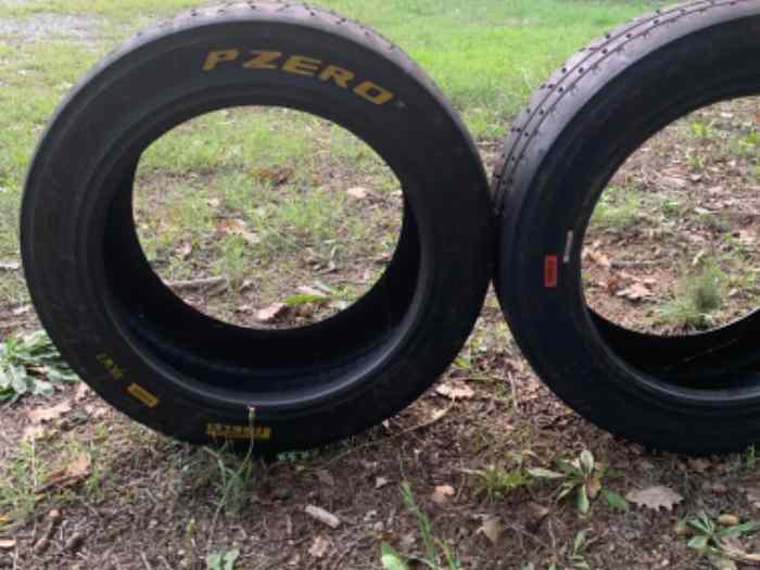 Pneus de 2021 Pirelli 195/50R16 et 200/600-16 5