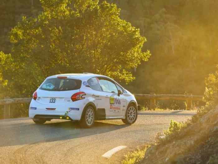 Vends Peugeot 208 R2 neuve 3