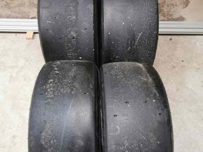 Pneus GoodYear Slicks