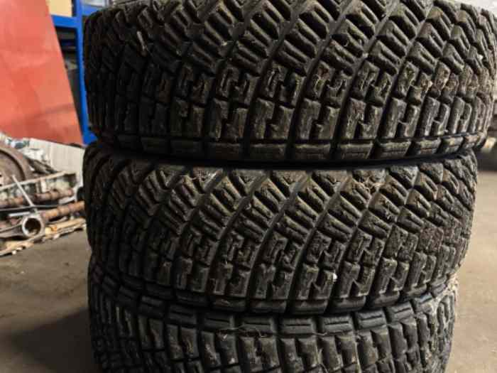 3 pneus terre Michelin 16/64-15 tzr90